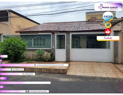 Linda Casa Independente, 403m² , 3 quartos sendo 1 suíte. Piscina, Churrasqueira. Ótima Localização.